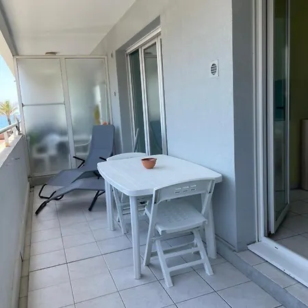 Lumineux 2 Pieces, Terrasse, Garage Prive, En Bord De *